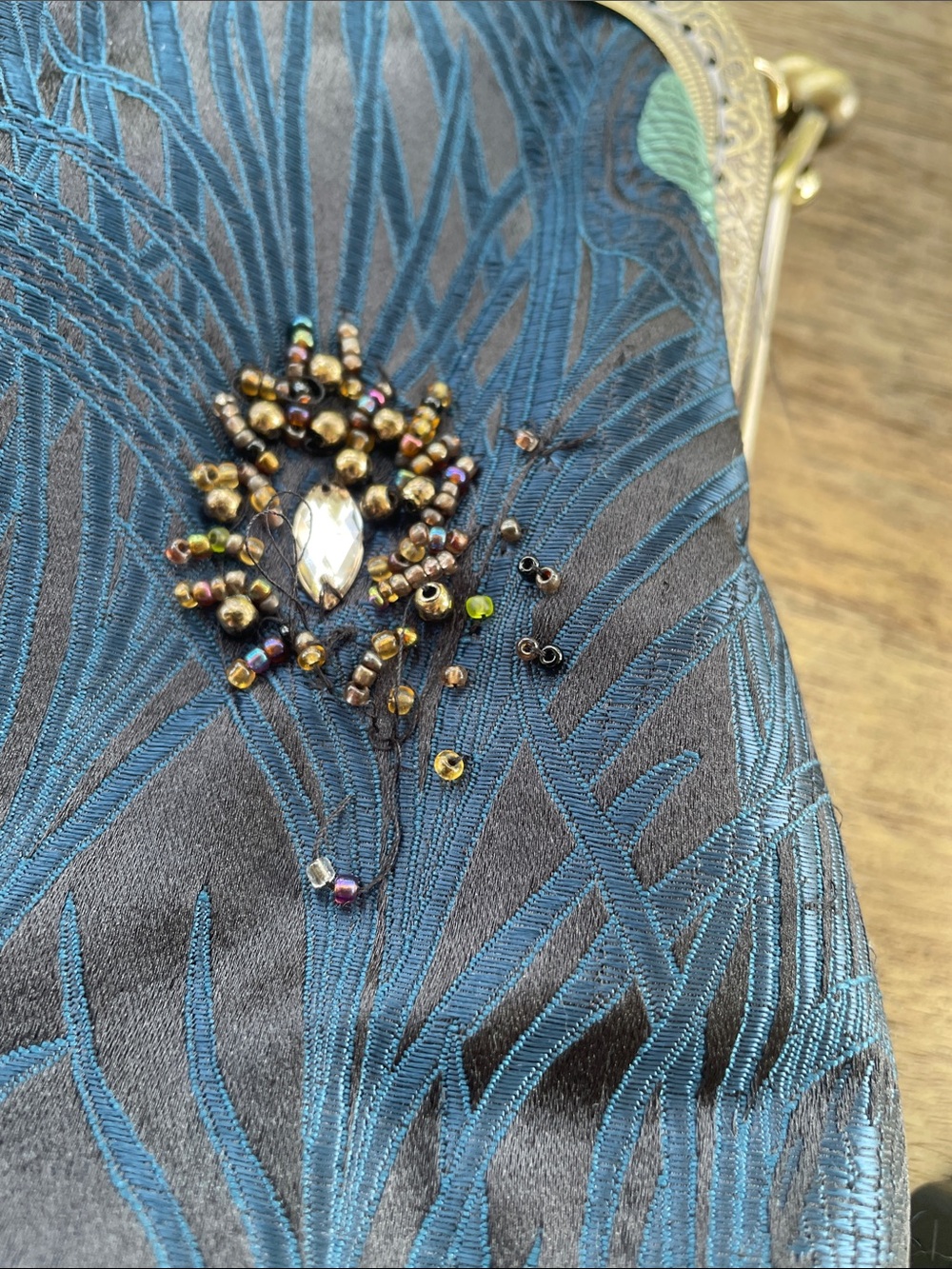 Vintage-Inspired Blue Embroidered Evening Bag with Gold Chain - Picture 11 of 11